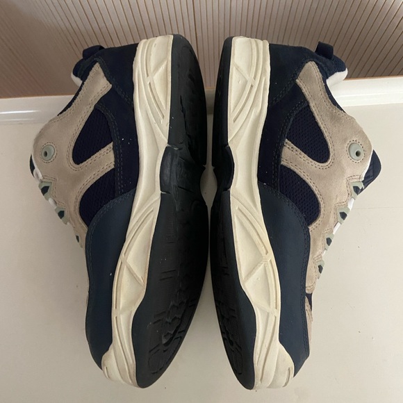 Boys / kids Utility  Sneakers in Black and Tan - Picture 6 of 12